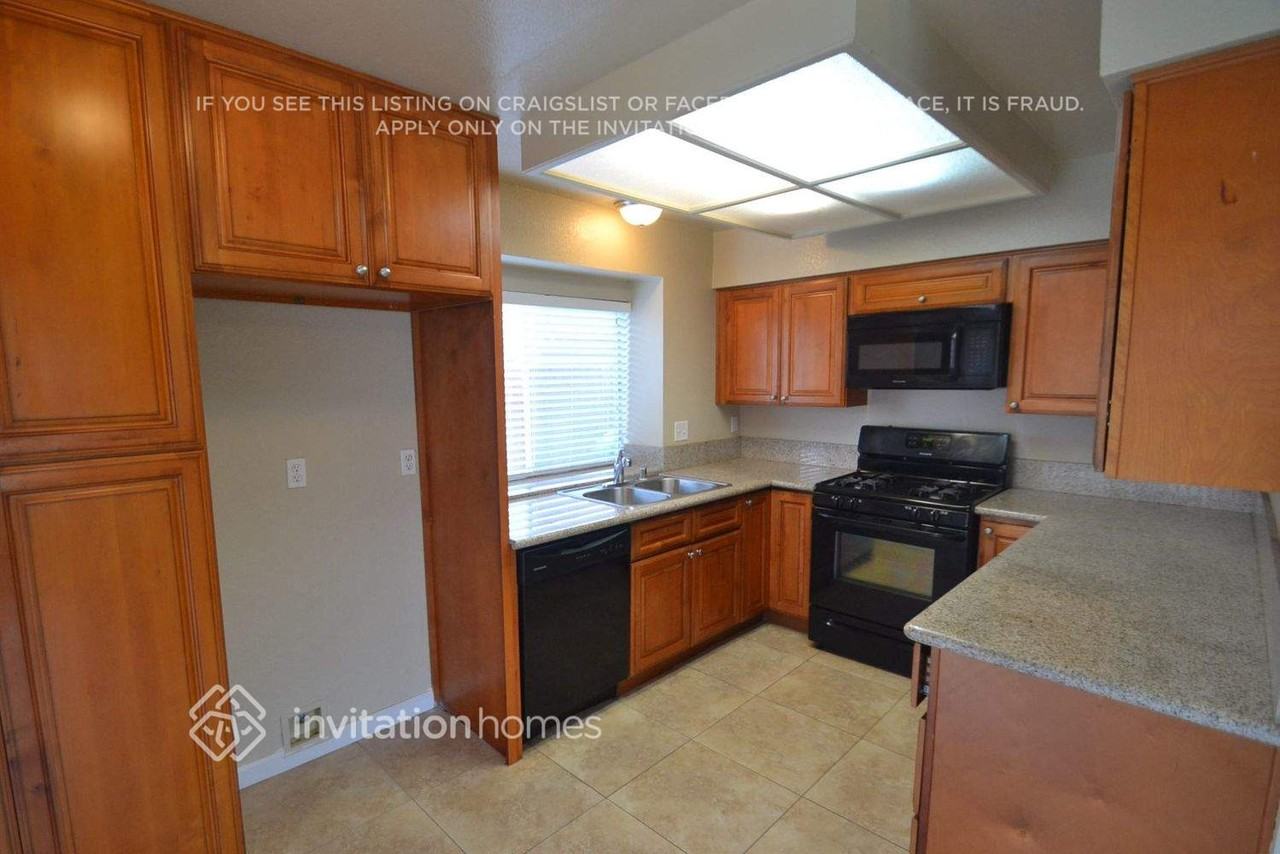 16371 Hazelwood Ct - Photo 5 of 10