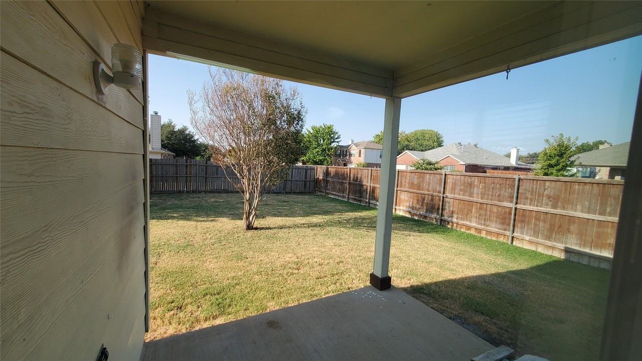 3021 Sawgrass Dr - Photo 3 of 27