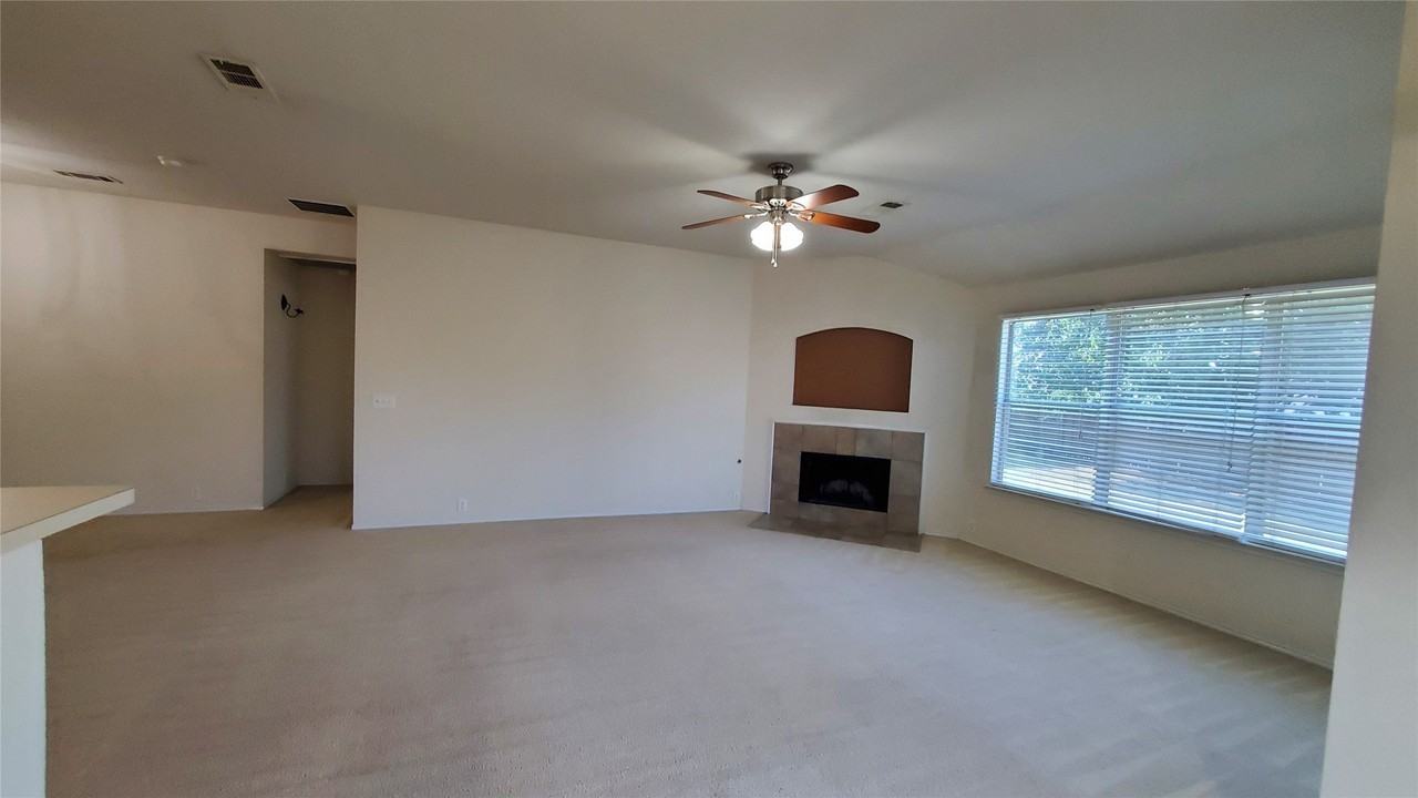 3021 Sawgrass Dr - Photo 7 of 27