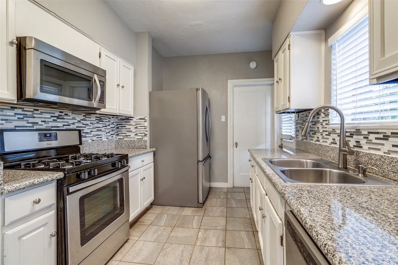 4503 Gilbert Ave - Photo 4 of 12