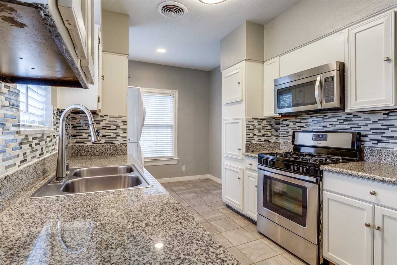 4503 Gilbert Ave - Photo 5 of 12