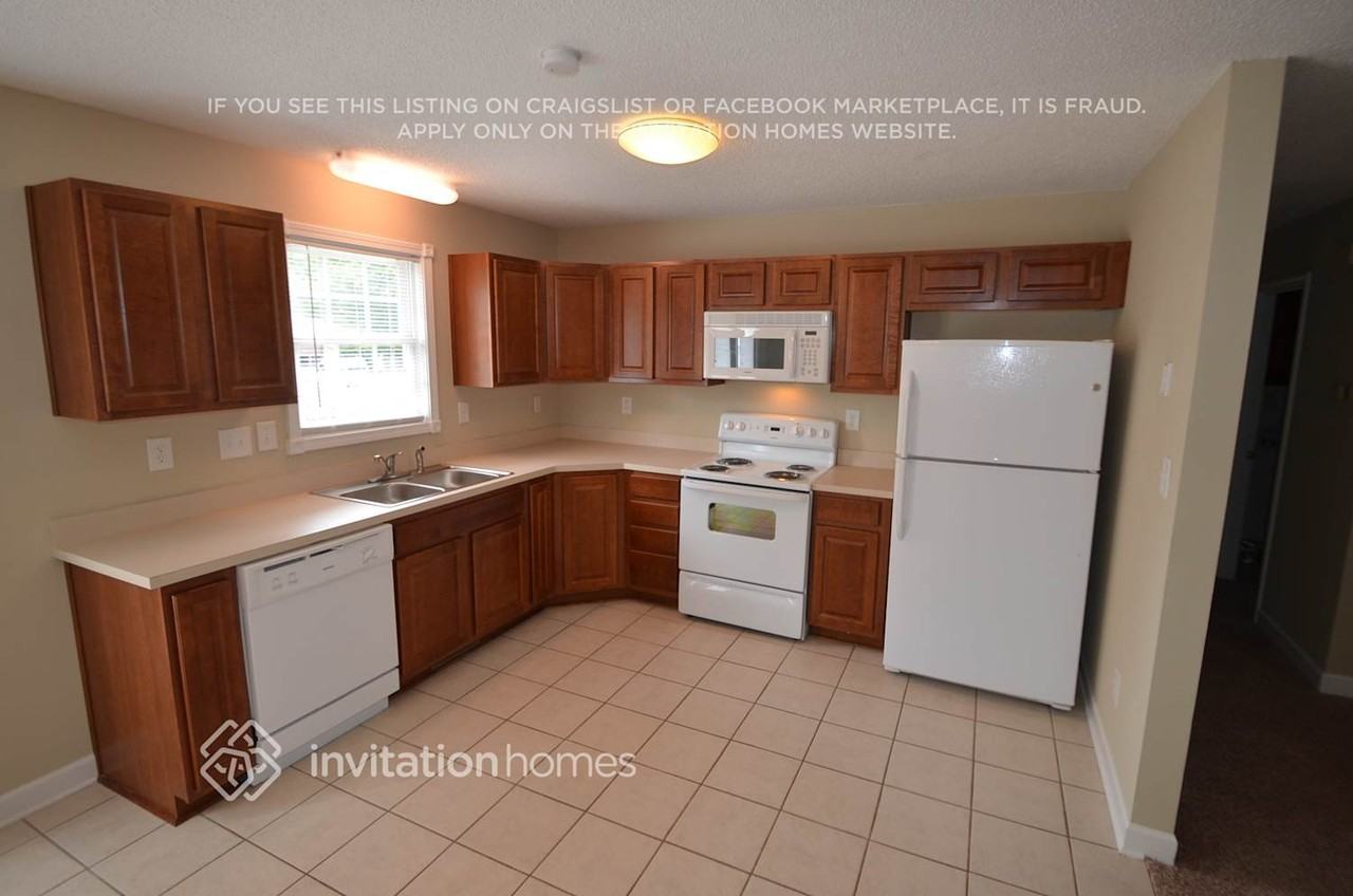 819 Self St - Photo 2 of 6