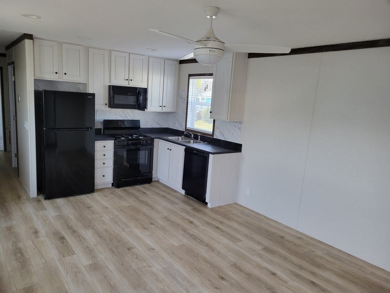 19 Canal Dr #300-019 - Photo 2 of 8