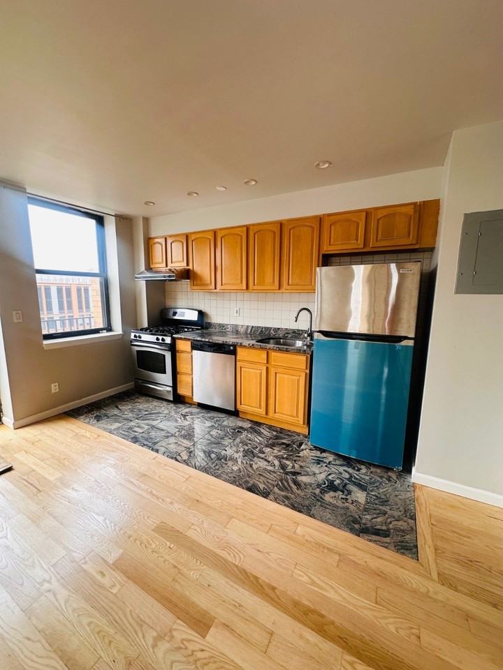 3636 Prince St #11E - Photo 2 of 10