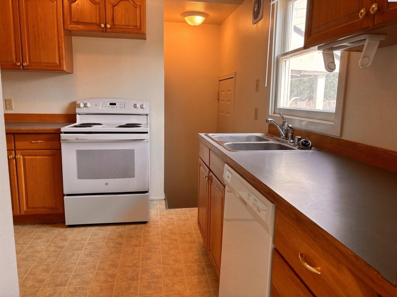 316 Casey Ave - Photo 2 of 10