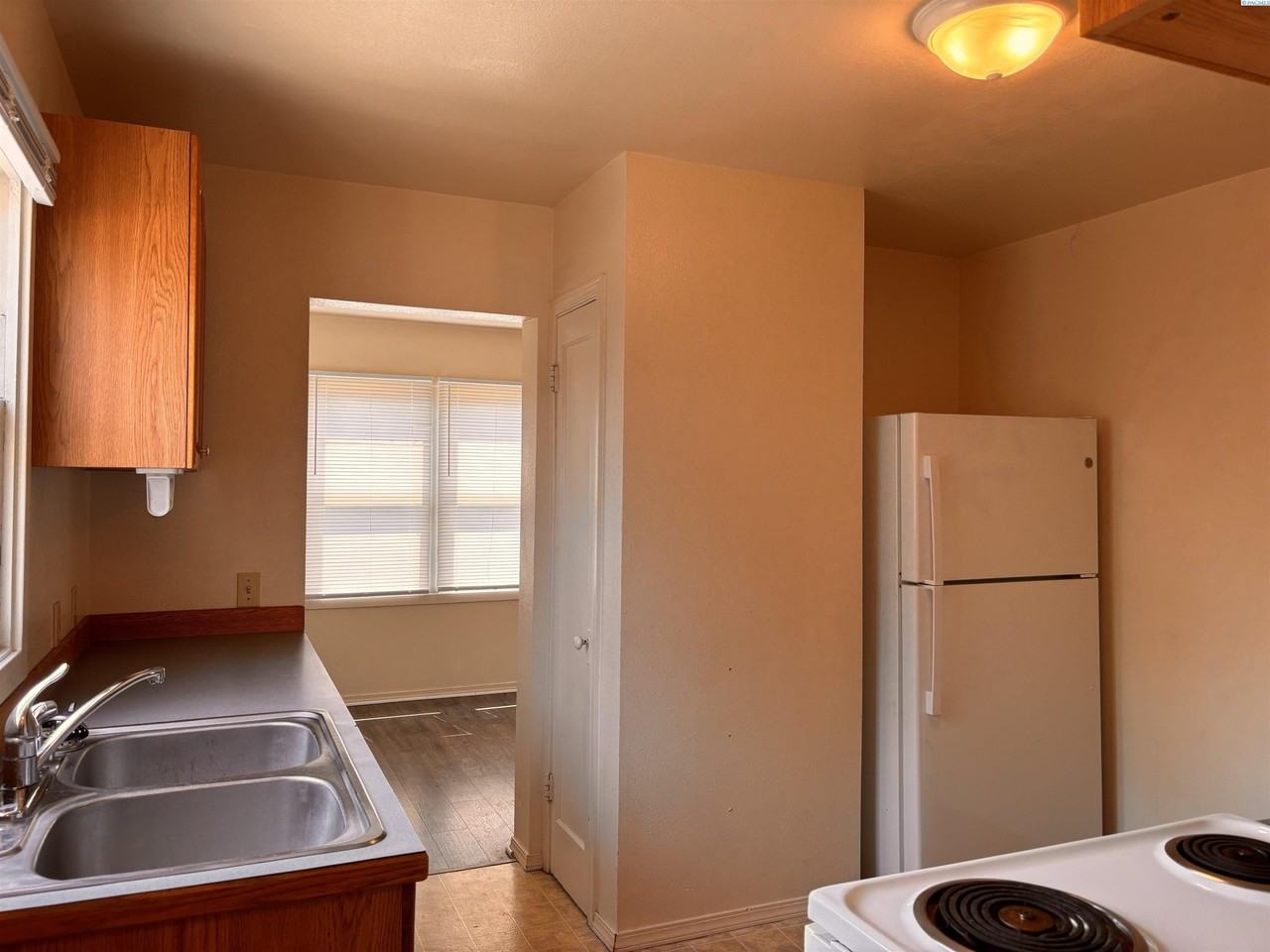 316 Casey Ave - Photo 3 of 10