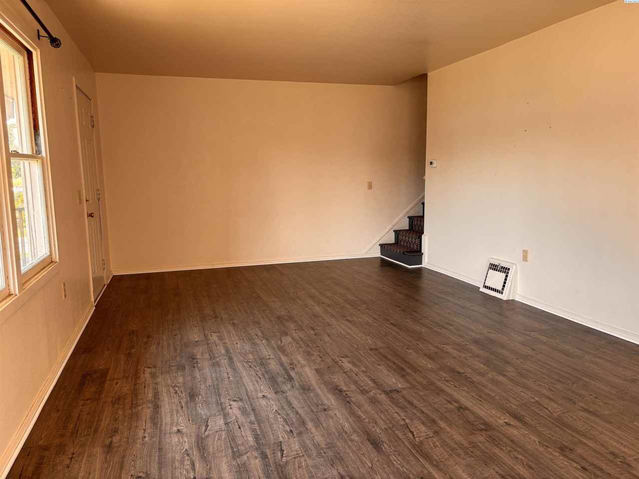 316 Casey Ave - Photo 4 of 10