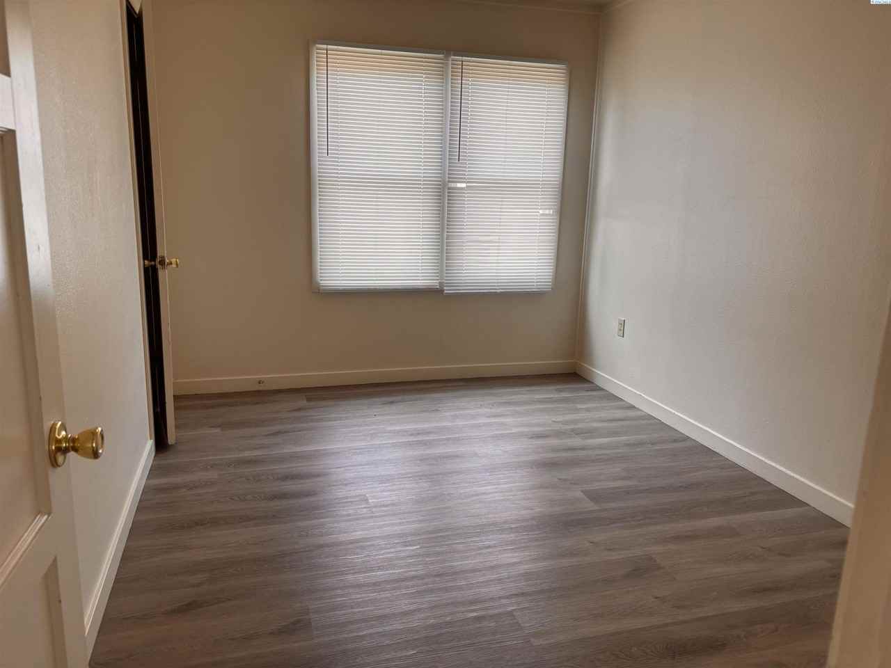 316 Casey Ave - Photo 5 of 10
