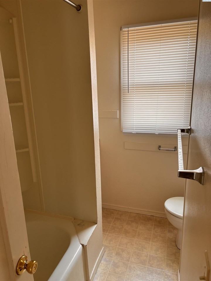 316 Casey Ave - Photo 7 of 10