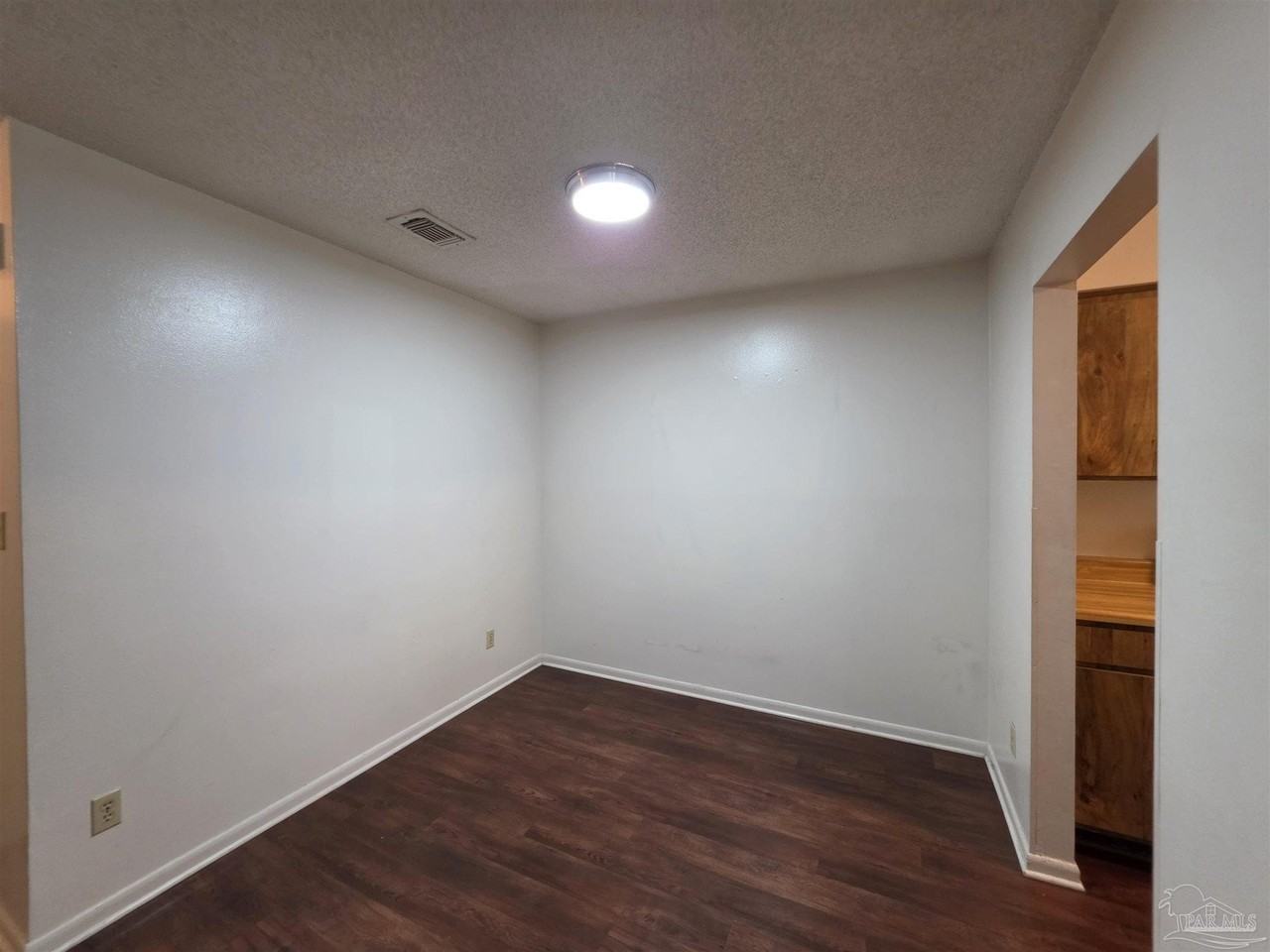 6288 Hamilton Bridge Rd #304 - Photo 4 of 12
