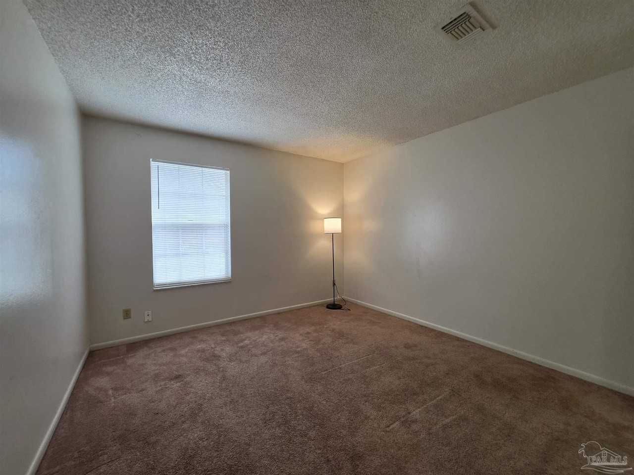 6288 Hamilton Bridge Rd #304 - Photo 7 of 12