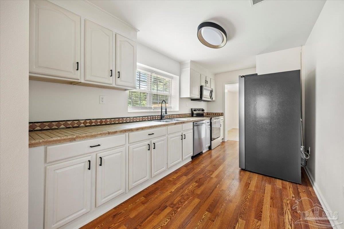 415 Colbert Ave #A - Photo 4 of 17