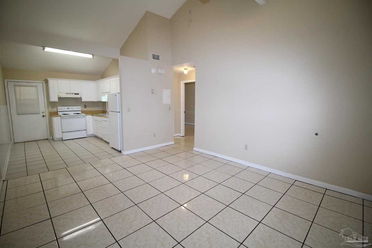 907 N 77th Ave #B - Photo 3 of 12