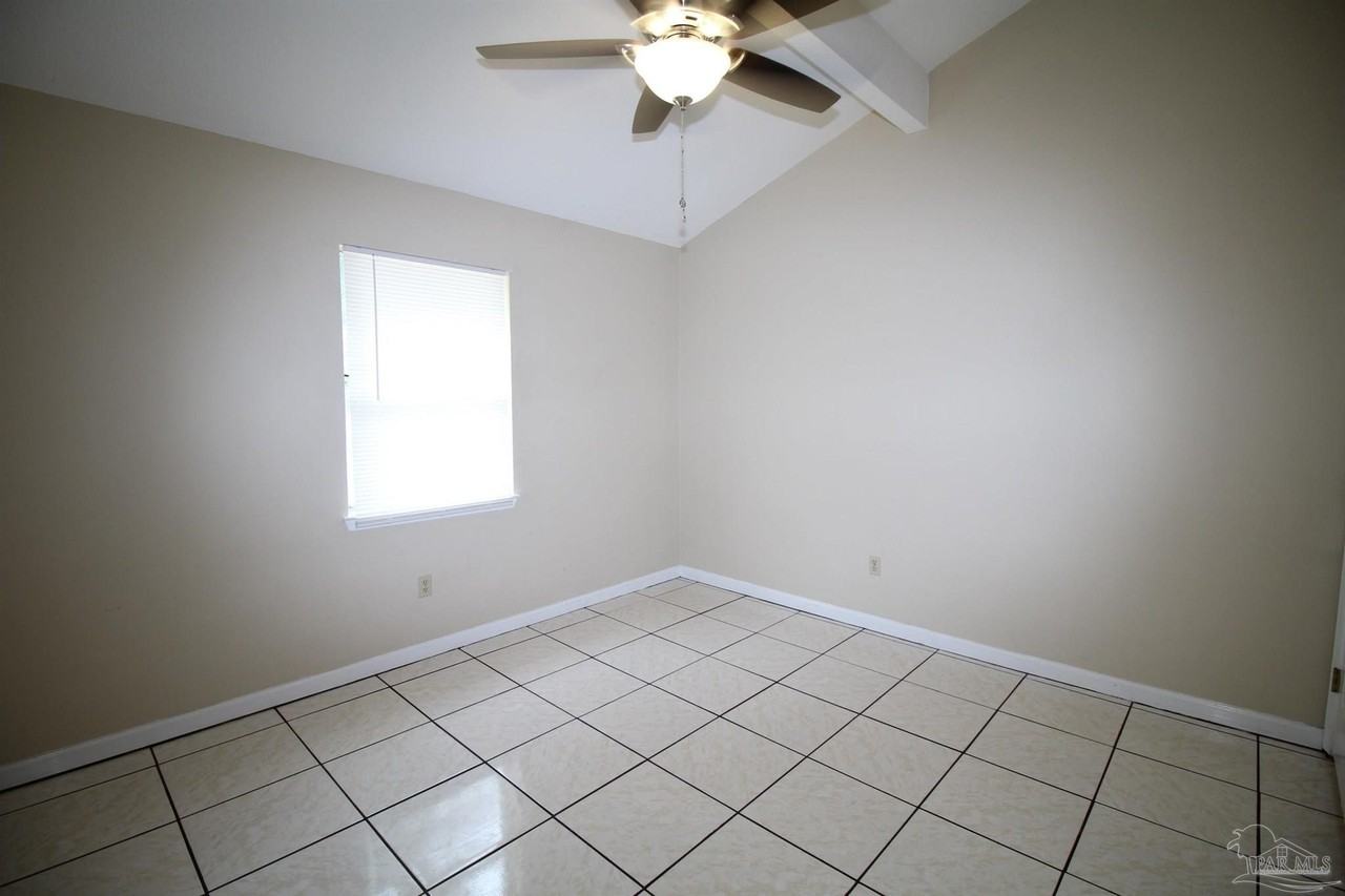 907 N 77th Ave #B - Photo 5 of 12
