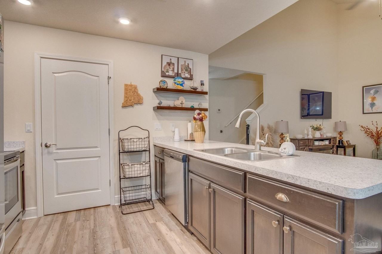 8824 Smiley Ct - Photo 6 of 21