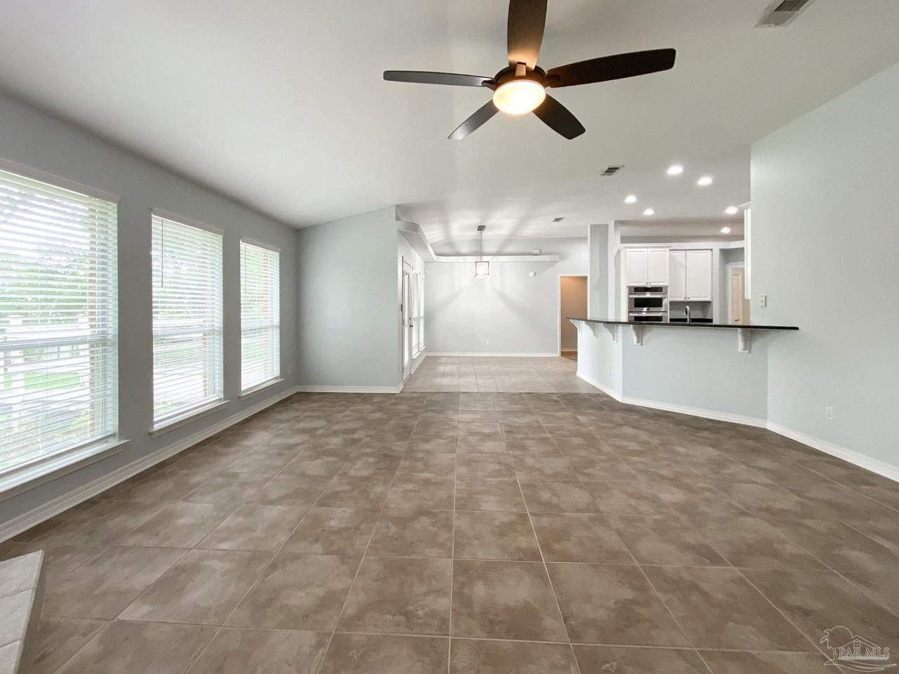 9678 Westgate Cir - Photo 5 of 29