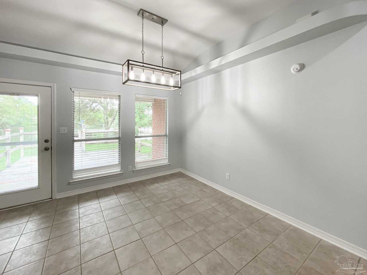 9678 Westgate Cir - Photo 6 of 29