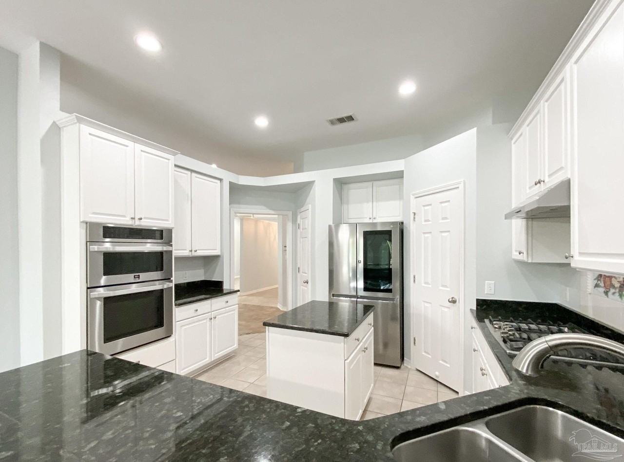 9678 Westgate Cir - Photo 7 of 29