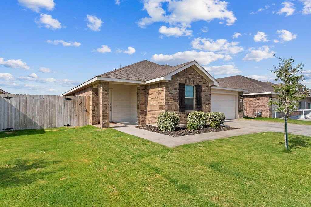7611 Orange Blossom Rd - Photo 2 of 31