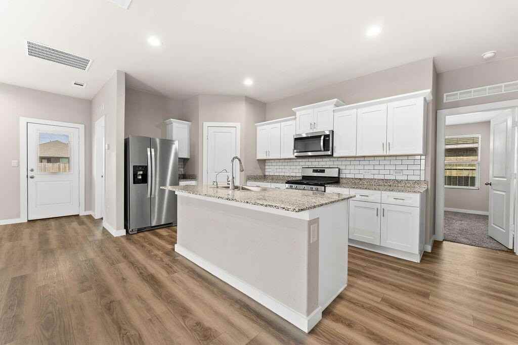 7611 Orange Blossom Rd - Photo 5 of 31