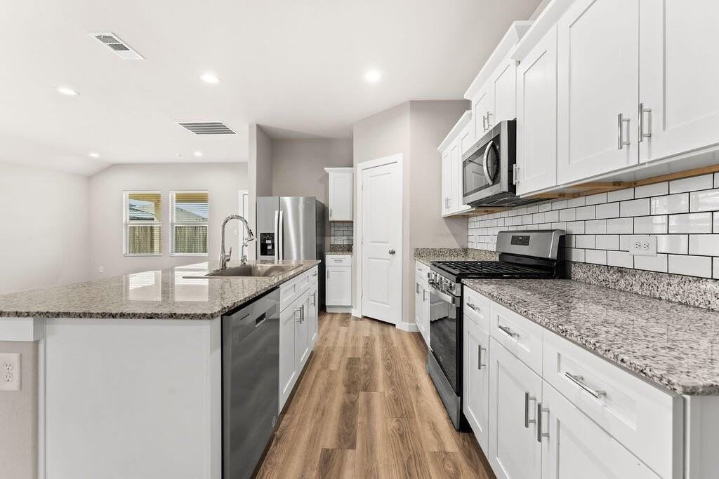 7611 Orange Blossom Rd - Photo 6 of 31