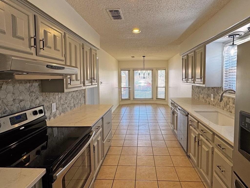 4027 Angelina Dr - Photo 6 of 27