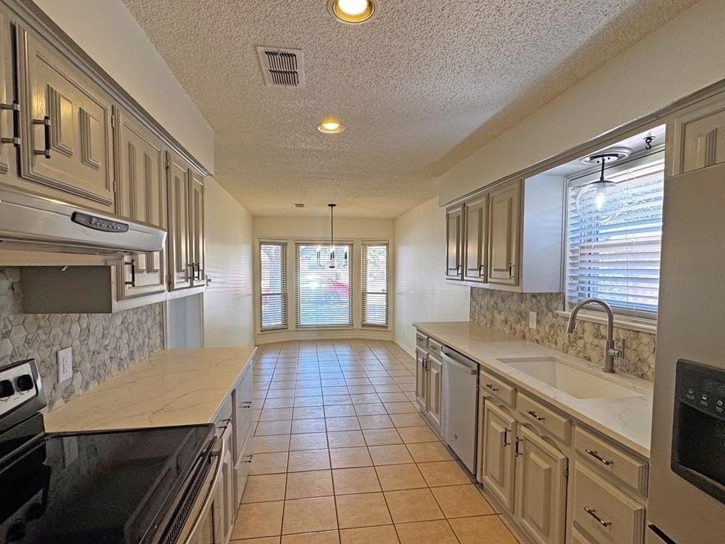 4027 Angelina Dr - Photo 7 of 27