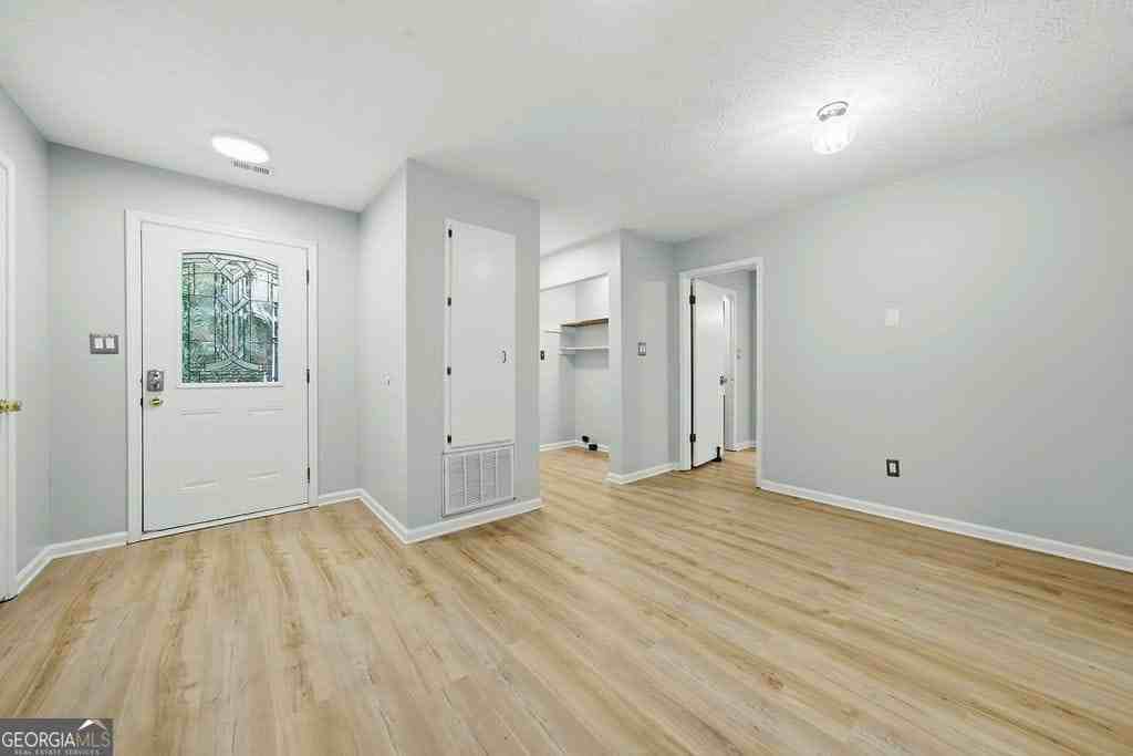 210 Meadow Run - Photo 3 of 29