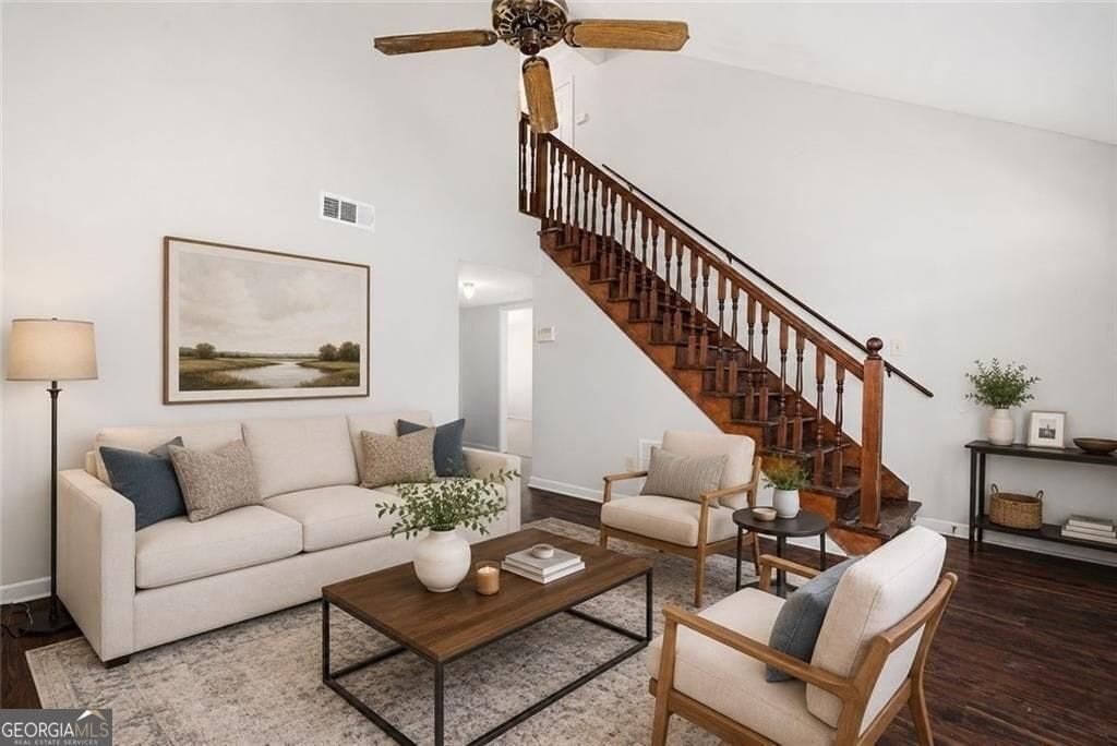 1055 Autumn Crest Ct - Photo 3 of 18