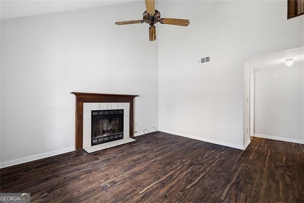 1055 Autumn Crest Ct - Photo 5 of 18