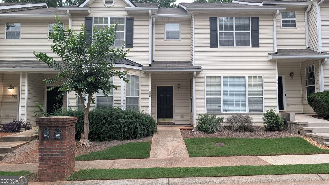 370 Brentwood Dr - Photo 2 of 14