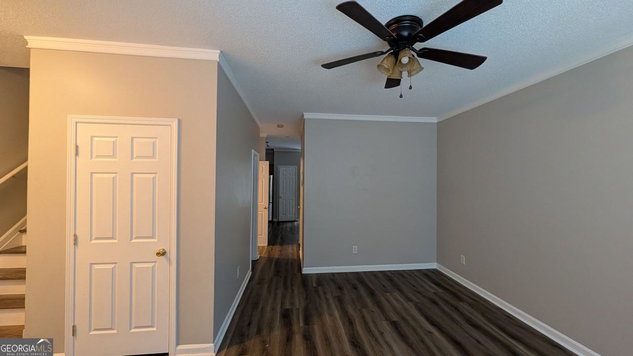 370 Brentwood Dr - Photo 5 of 14