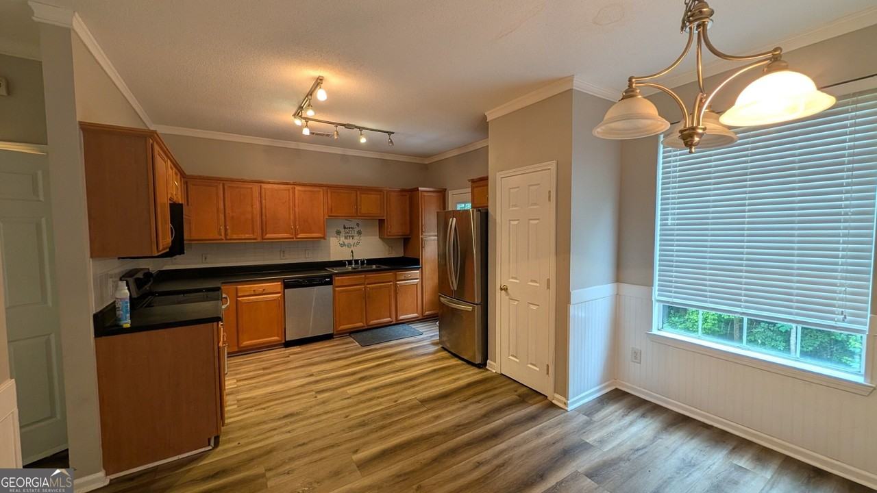 370 Brentwood Dr - Photo 7 of 14