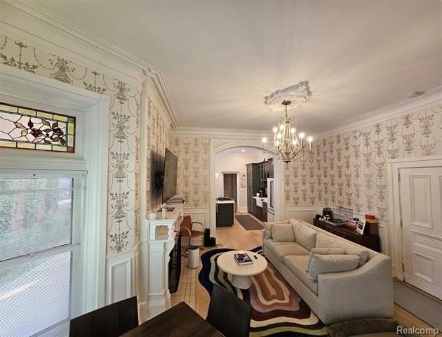 669 W Canfield St - Photo 4 of 12