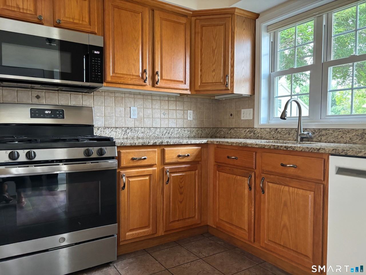 511 Elm St - Photo 2 of 26
