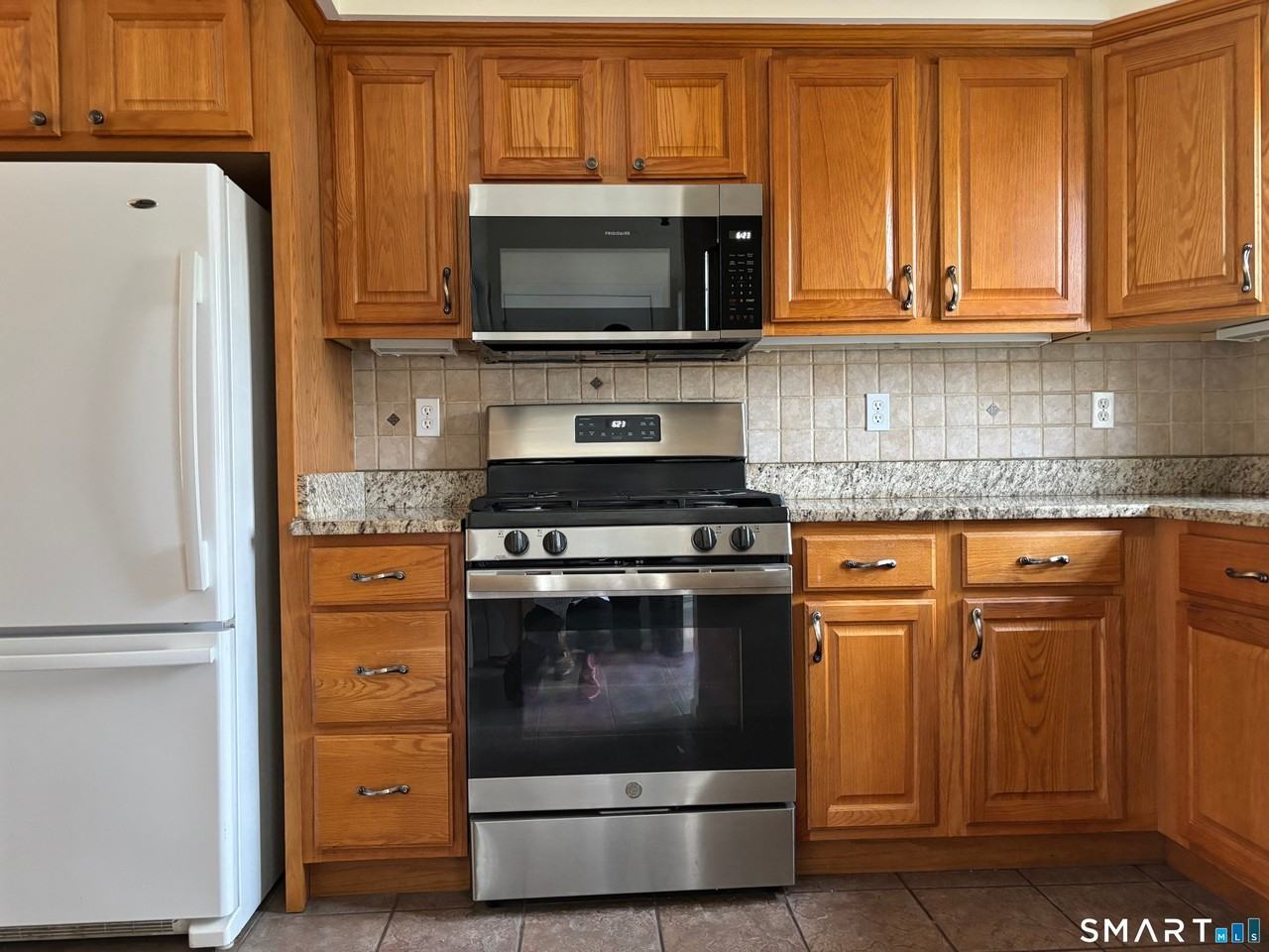 511 Elm St - Photo 3 of 26