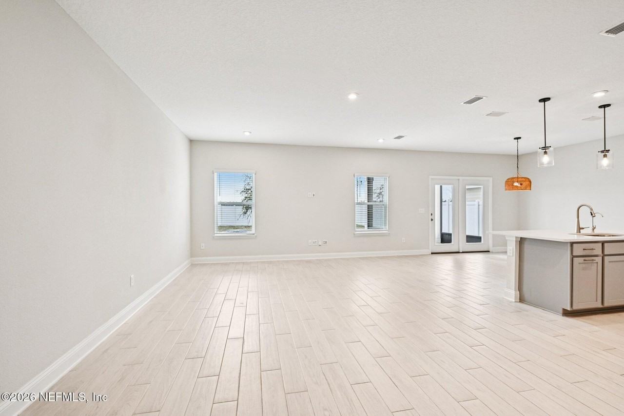 13019 Holsinger Blvd - Photo 6 of 50