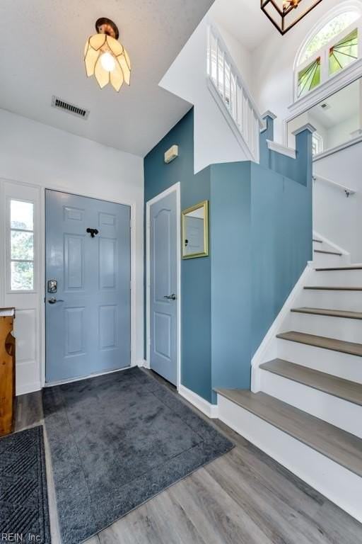801 Winter King Ct - Photo 3 of 48