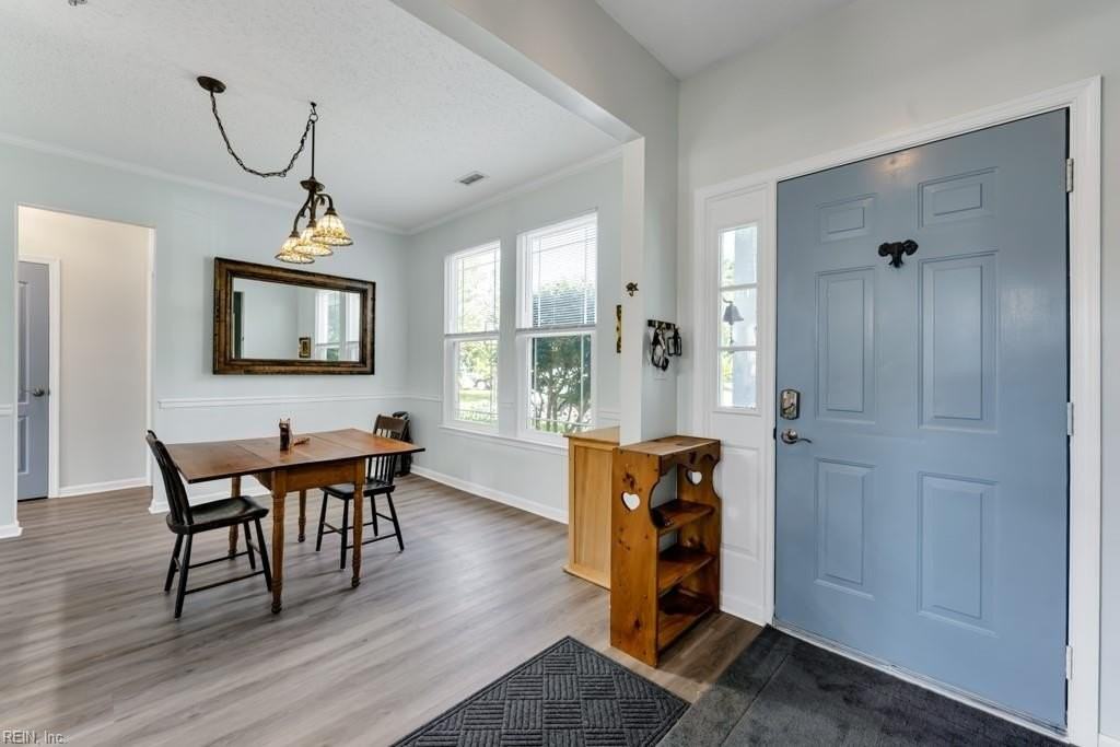801 Winter King Ct - Photo 4 of 48
