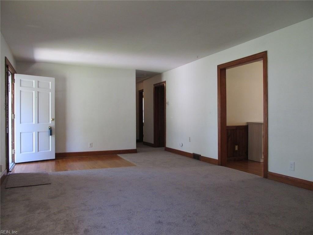 2217 Delwood Rd - Photo 5 of 35