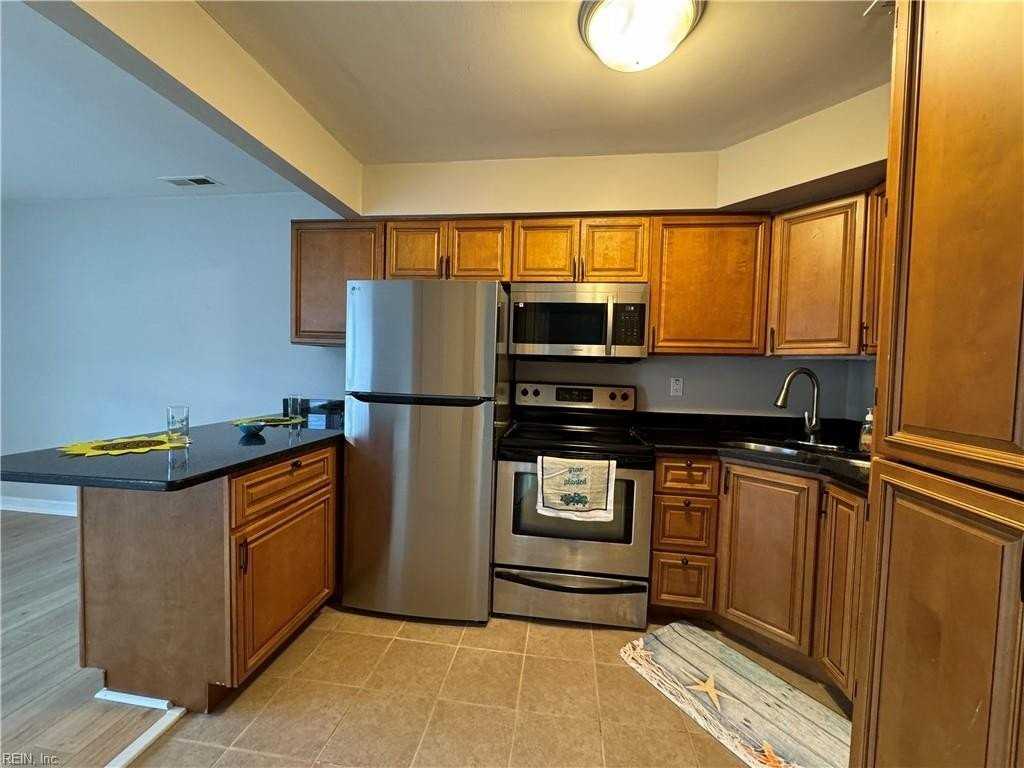 598 Pinewood Dr #106 - Photo 3 of 8
