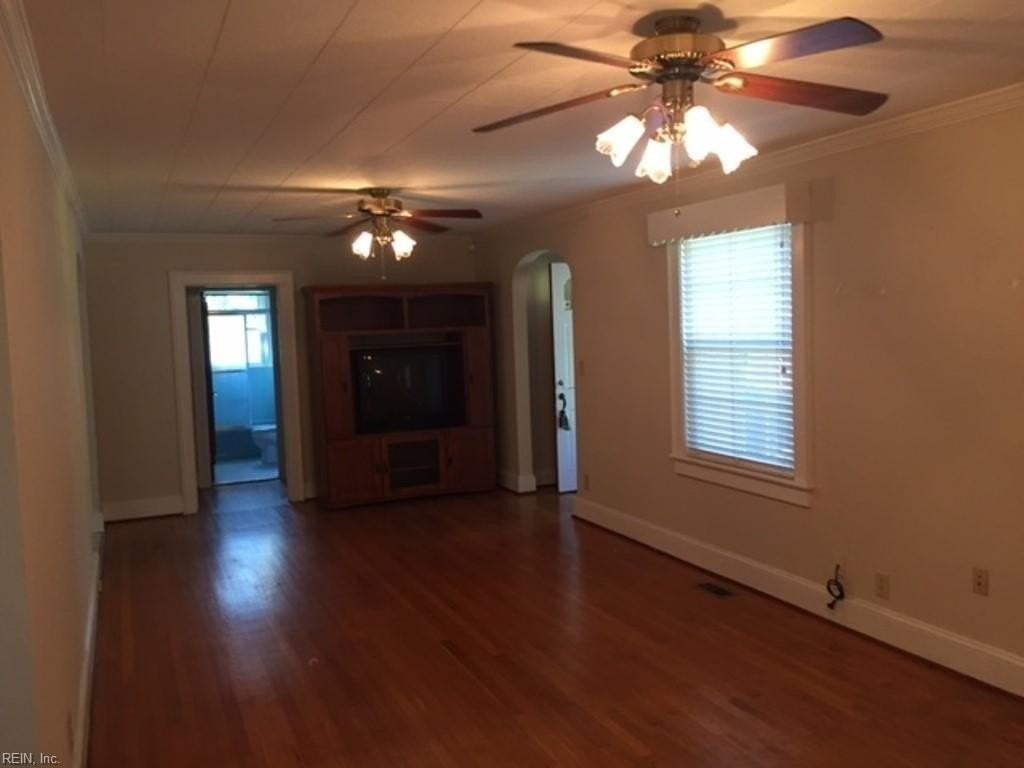 1300 Freeman Ave - Photo 3 of 9