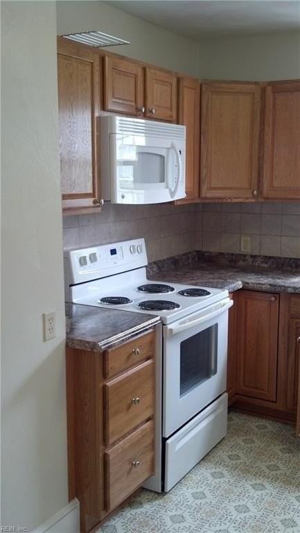 1300 Freeman Ave - Photo 4 of 9