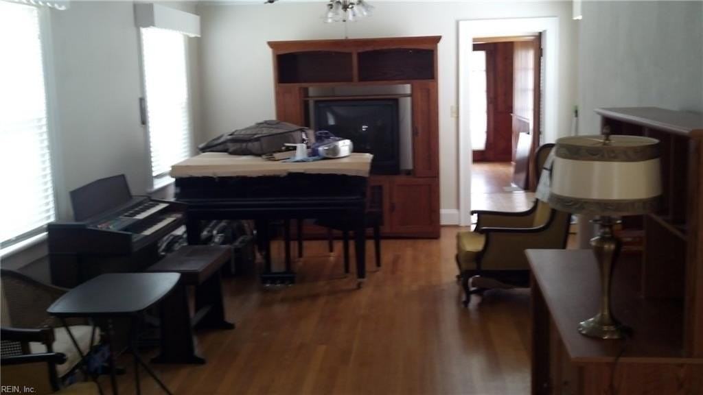 1300 Freeman Ave - Photo 6 of 9
