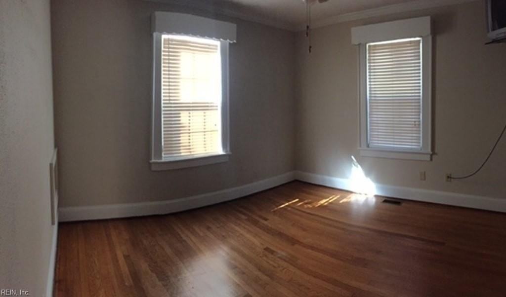1300 Freeman Ave - Photo 7 of 9