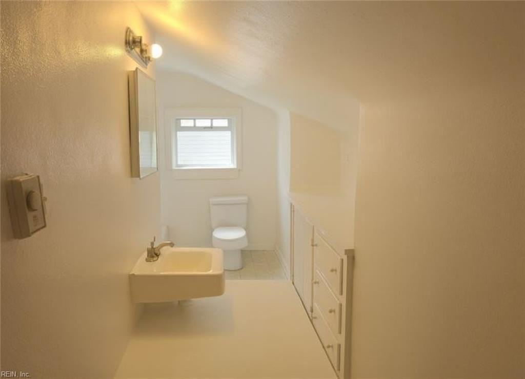 1615 Holladay St - Photo 7 of 7