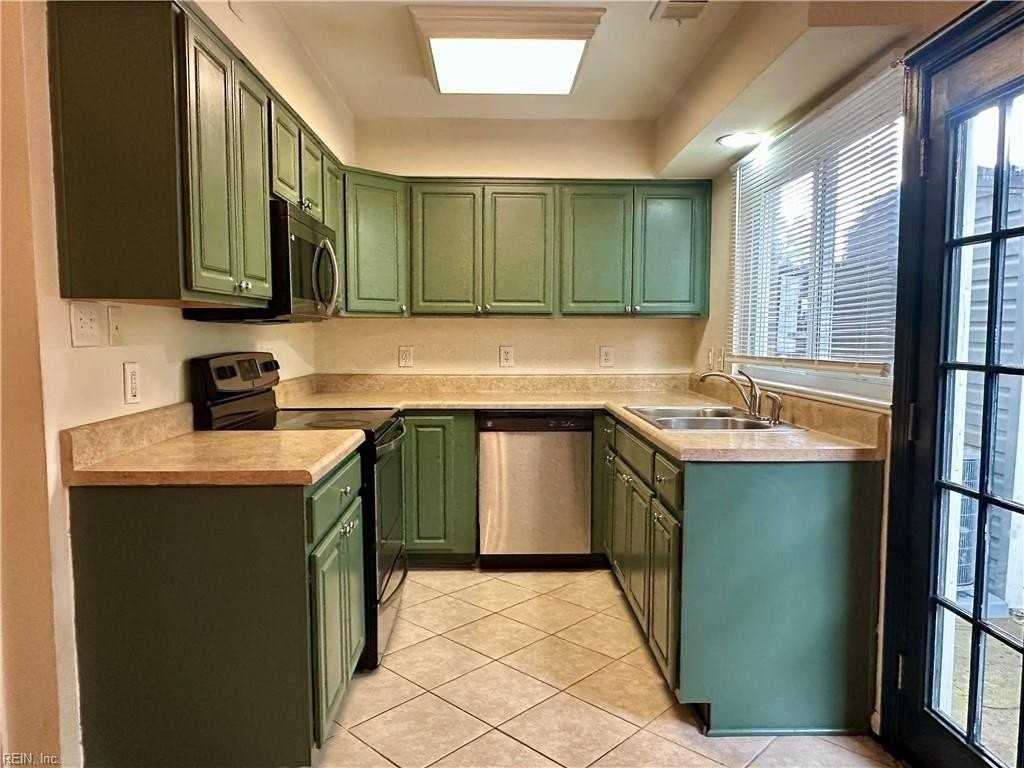 3412 Crimson Holly Ct - Photo 2 of 27