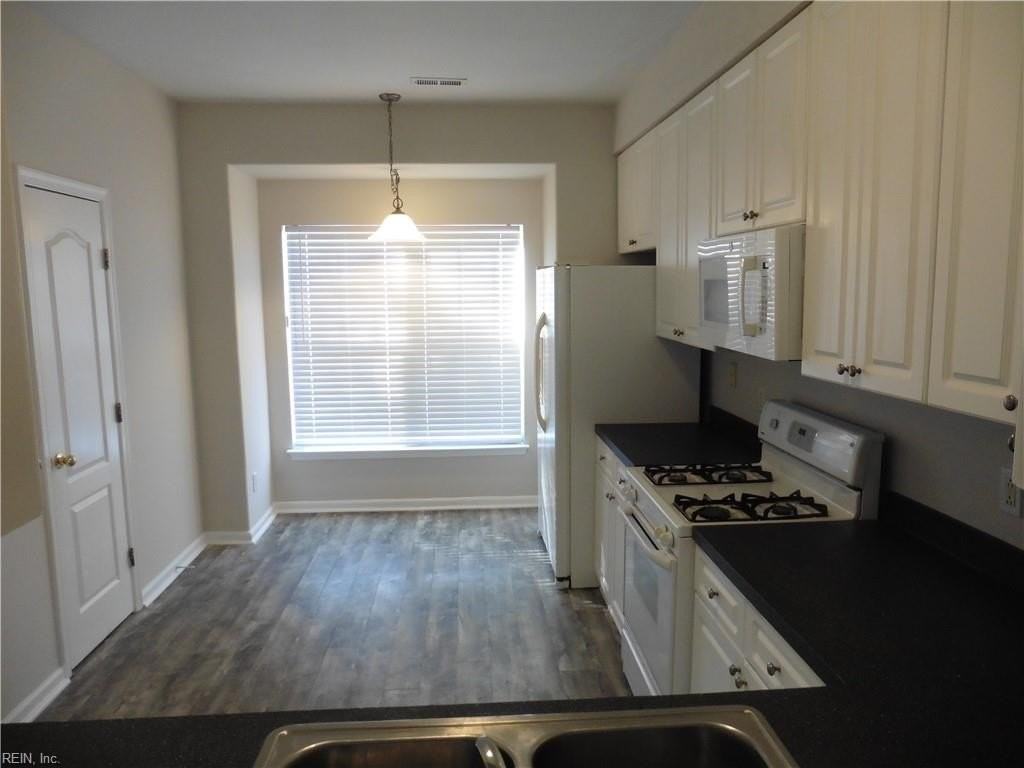 2364 Charing Cross Rd - Photo 6 of 21