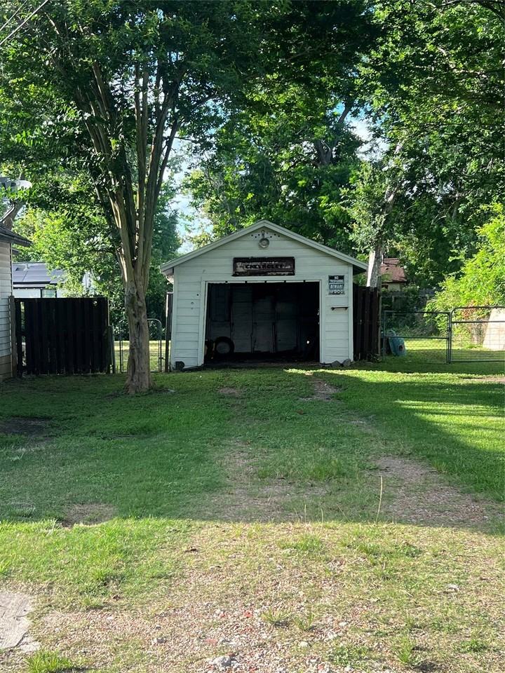 122 W Pecan Ln - Photo 2 of 9