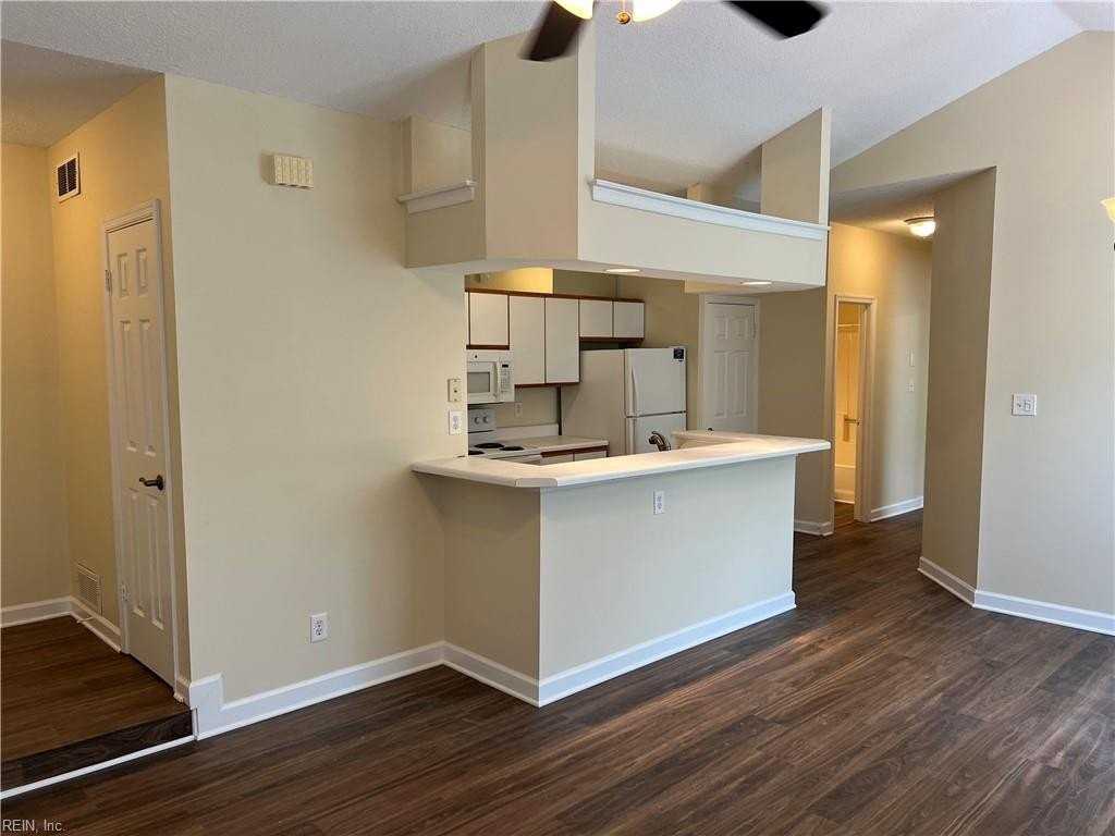 3201 Jade Ct #304 - Photo 3 of 37